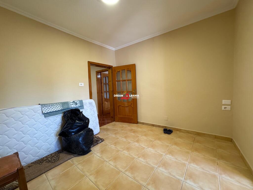 Appartamento 1+1 in vendita vicino al Mercato Nuovo presso la piazza Avni Rustemi a Tirana (ID 4119434)