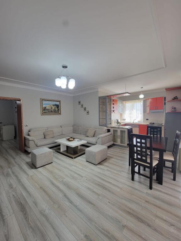 Qera 2+1+2 / Parku Olimpik / Komuna Parisit