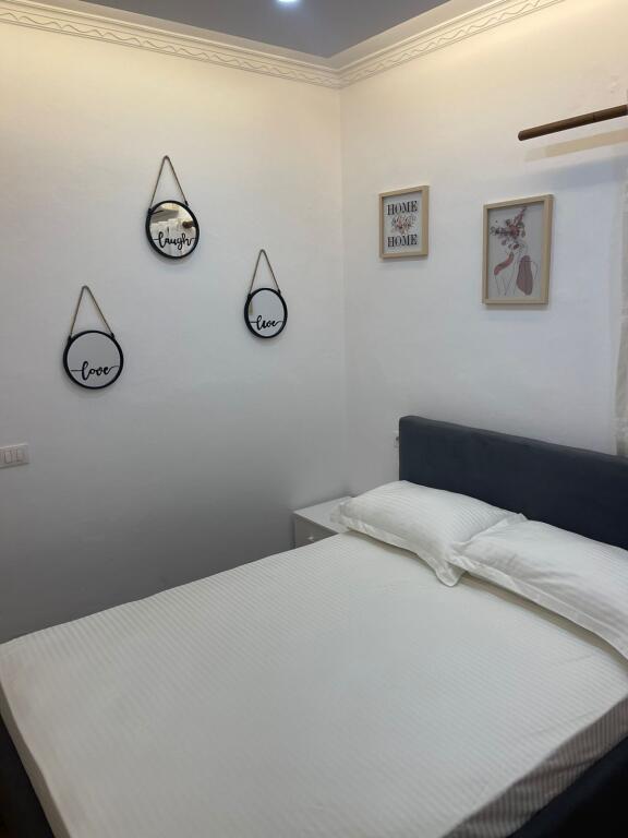 JEPET ME QIRA GARSIONERE 400€ Gjimnazi Partizani