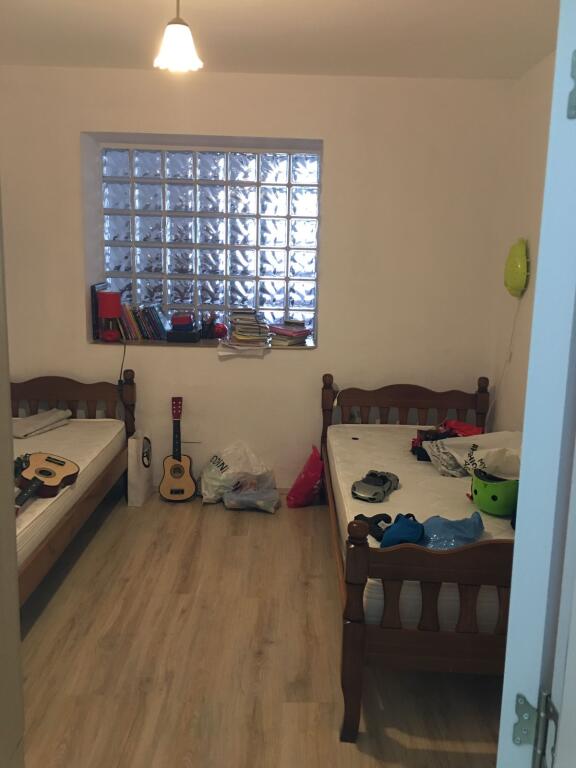 Jepet me qera 2+1 pa ashensor mobiluar 600 eu