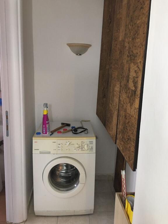 Jepet me qera 2+1 pa ashensor mobiluar 600 eu