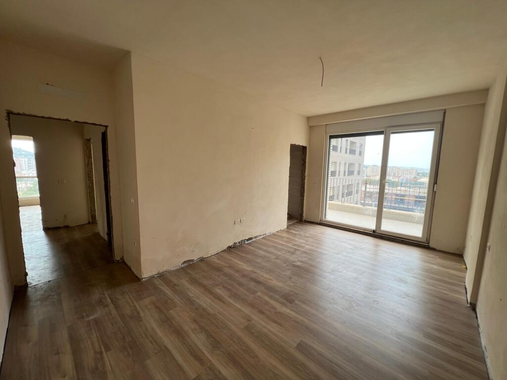 📣 QERA Apartament 3+1 Me 2 Tualete Dhe Verande 📍 Ish Fusha e Aviacionit ✨   🏢 Ndertim i Ri (Me Ashensor)  🪜 Kati 8 (Jo i Fundit)  📐 Siperfaqe 140 m2  🛋️ BOSH   💶 Cmimi 600 Euro