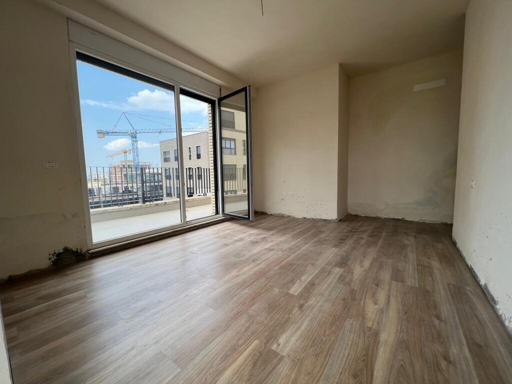 📣 QERA Apartament 3+1 Me 2 Tualete Dhe Verande 📍 Ish Fusha e Aviacionit ✨   🏢 Ndertim i Ri (Me Ashensor)  🪜 Kati 8 (Jo i Fundit)  📐 Siperfaqe 140 m2  🛋️ BOSH   💶 Cmimi 600 Euro