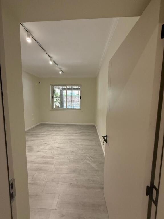 Locale Commerciale in Affitto – Lidhja e Prizrenir, Tirana