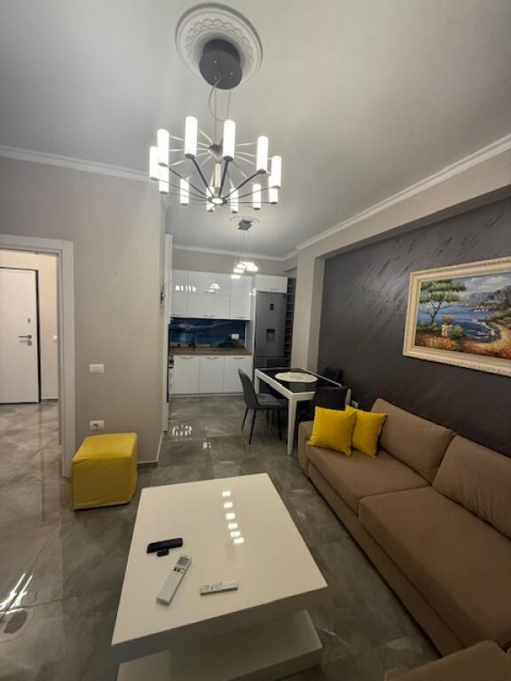 Jepet me qera Apartament 1+1 perball U.E.T