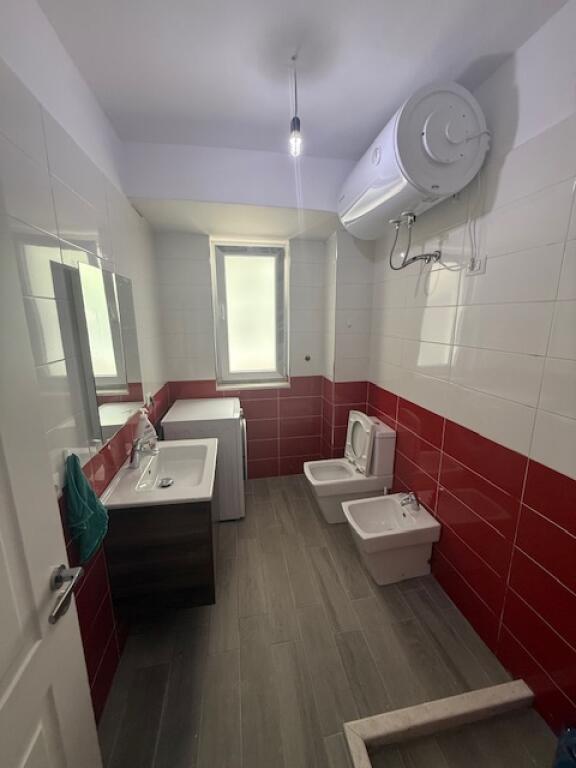 Jepet me qera Apartament 1+1 tek Varri i Bamit,prane kompleksit A.S.L