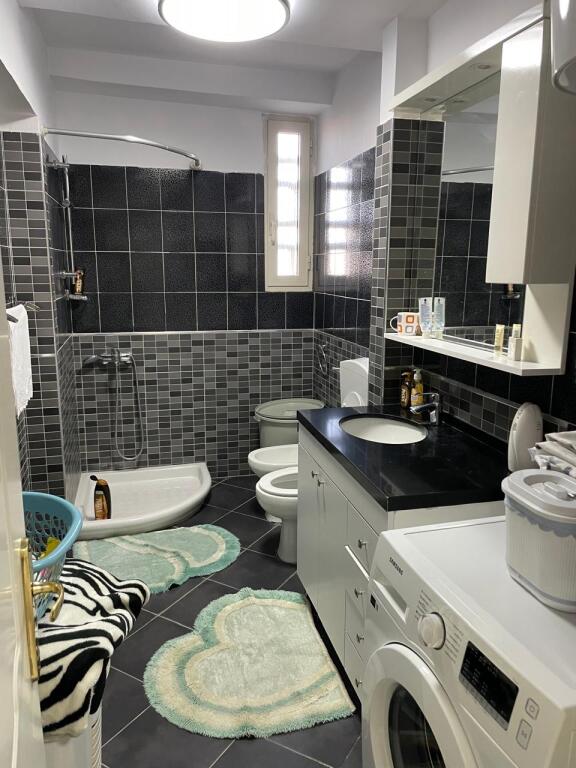 Apartament 1+1 ne qender - pas Muzeut Kombetar