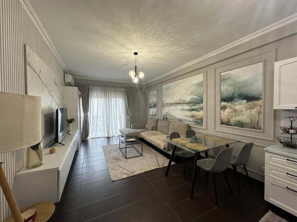 ✨Affitto Appartamento 2+1 +2 📍vicino al Ringu zogu i zi  7° piano palazzo con ascensore  ▪️Completamente arredato in condizioni moderne 💶Prezzo 1000 Euro