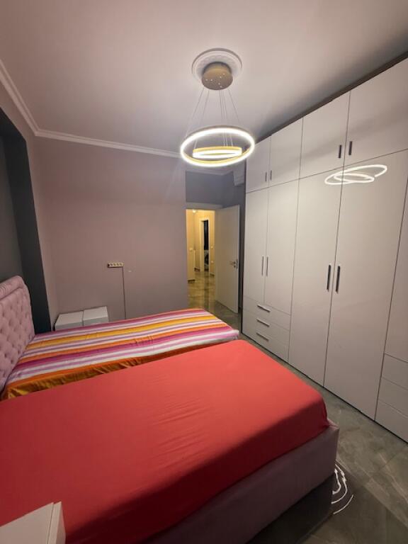 Jepet me qera Apartament 1+1 perball U.E.T