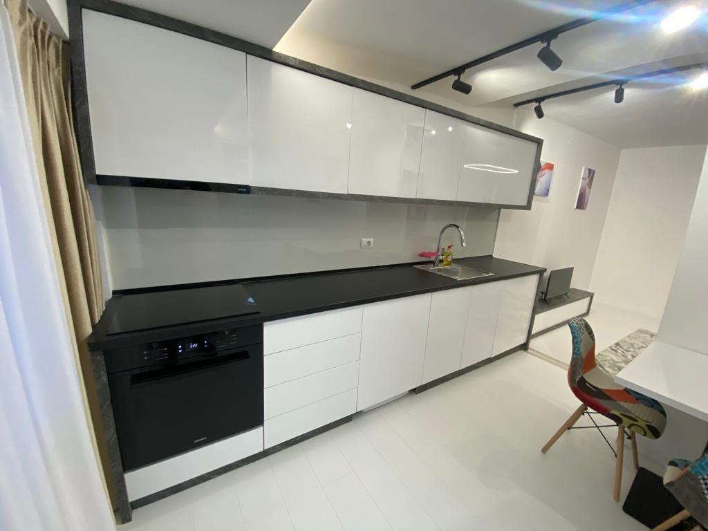 Shitet studio  Siperfaqe neto 38m2 Kati 10 ( jo I fundit) Kompleksi Delijorgji Cmimi 115,000€