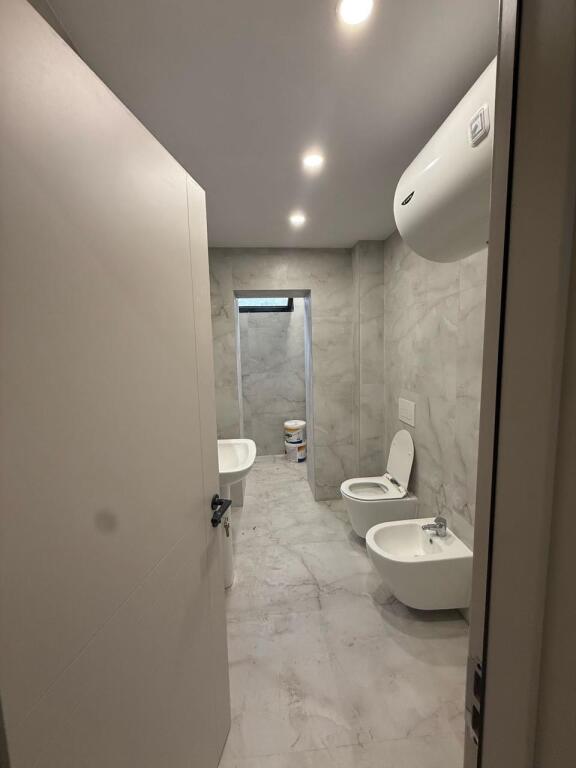 Locale Commerciale in Affitto – Lidhja e Prizrenir, Tirana