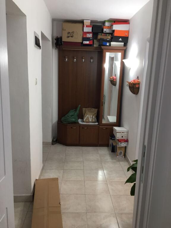 Jepet me qera 2+1 pa ashensor mobiluar 600 eu