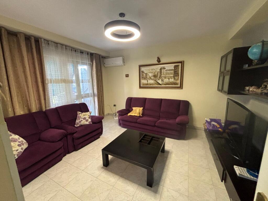 Apartament 1+1 ne qender - pas Muzeut Kombetar