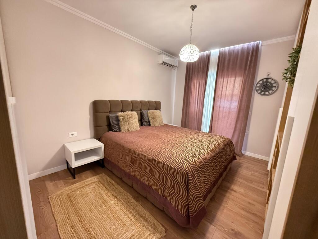📢 For Rent – Apartment 2+1 + Parking 📍 Bogdaneve Street, Tirana 🏢 3rd Floor, building without elevator 🛋️ Layout: 2 bedrooms, living room with kitchen, bathroom, balcony 🚗 Parking included 💶 Price: 700 €/month