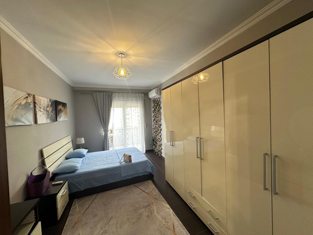 ✨Affitto Appartamento 2+1 +2 📍vicino al Ringu zogu i zi  7° piano palazzo con ascensore  ▪️Completamente arredato in condizioni moderne 💶Prezzo 1000 Euro