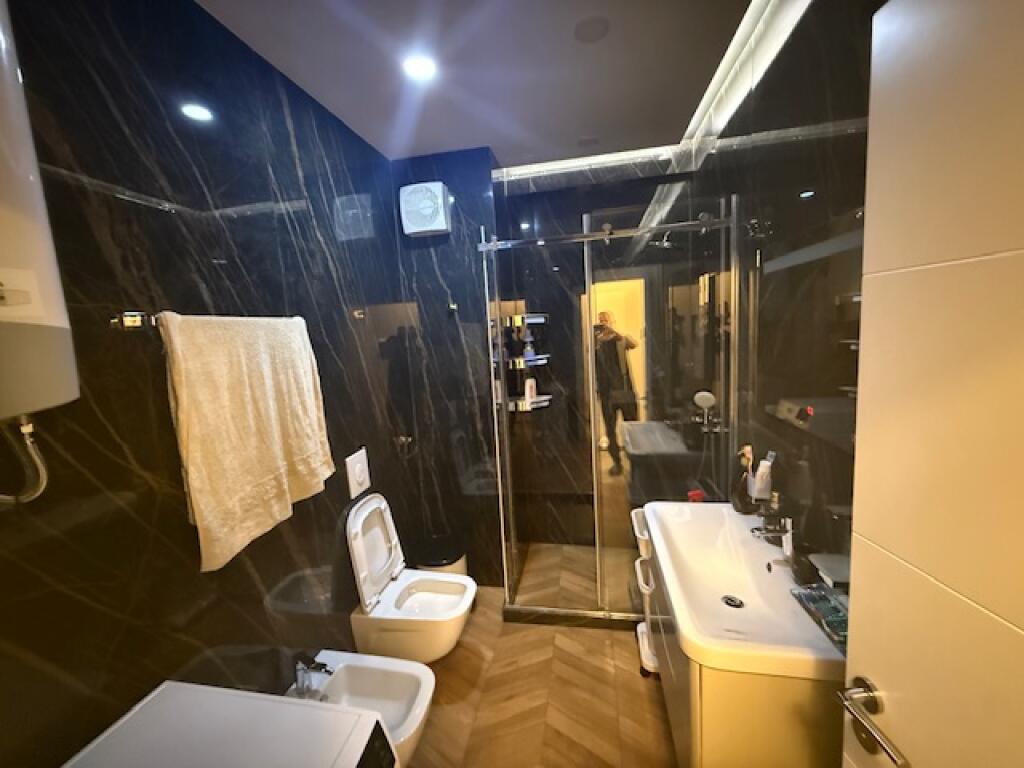 Jepet me qera Apartament 1+1 perball U.E.T