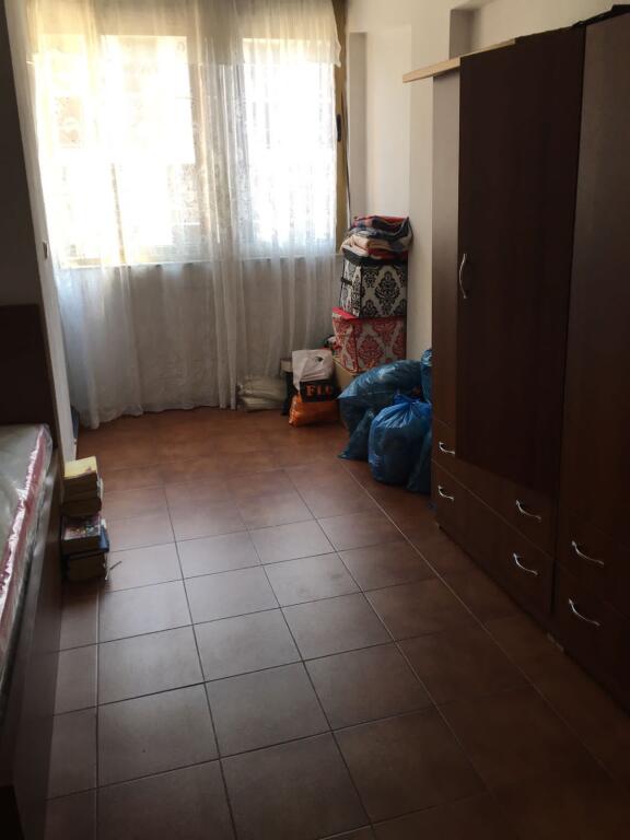 Jepet me qera 2+1 pa ashensor mobiluar 600 eu