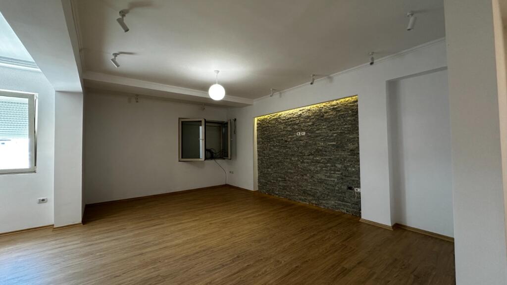 JEPET ME QERA APARTAMENT SELITE
