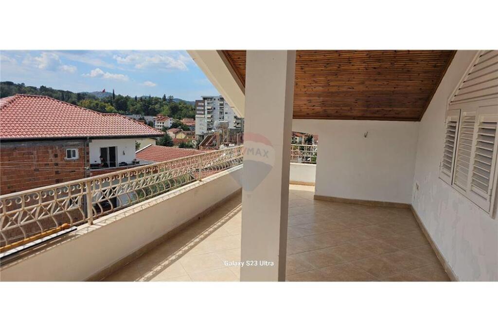 DUPLEX FOR RENT AT THE GERMAN VILLAS!.