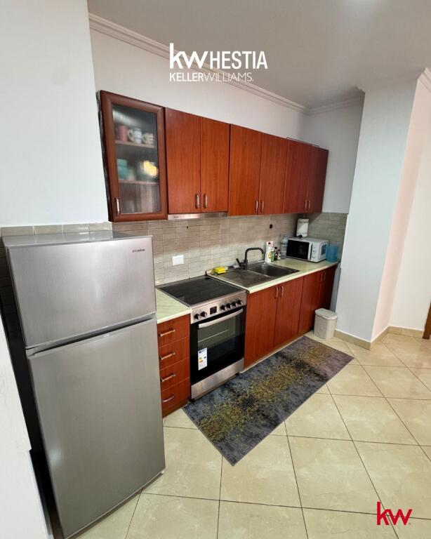 Me qira – Apartament 2+1, Qendër Rruga e Barrikadave