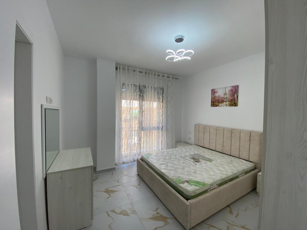 Jepet me qira apartament 2+1+2 – pranë Kompleksit Grand, zona Ish Tregu Elektrik, Tiranë