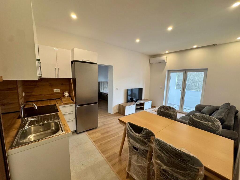🏡 Jepet me qira – Apartament 1+1, Sheshi Willson