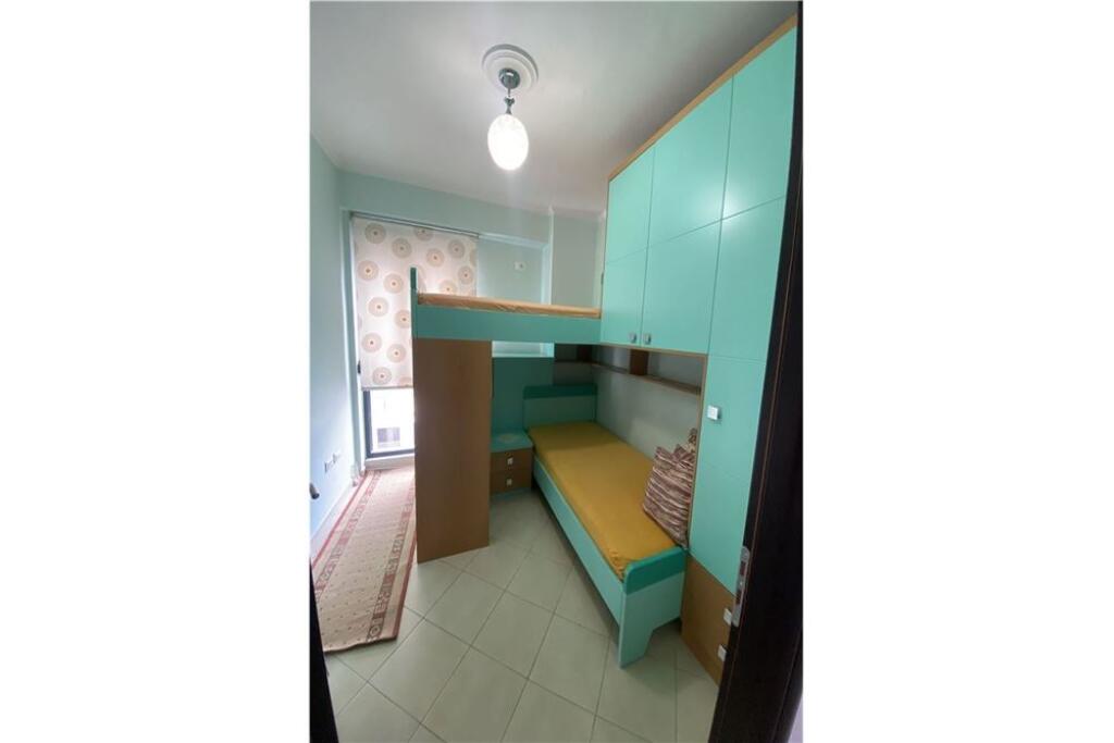 Apartament 2+1 per qira tek Kompleksi Delijorgji, Rruga e Kavajes.