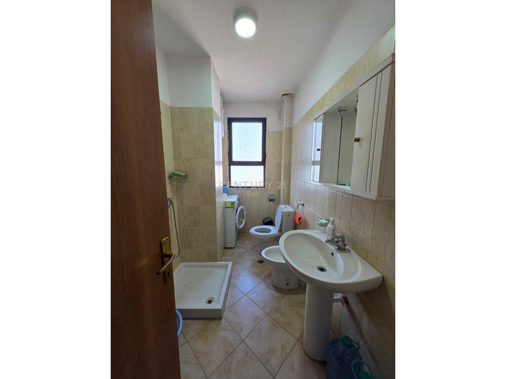 JEPET APARTAMENT 2+1 ME QIRA NE QENDER TE DURRESIT !!!
