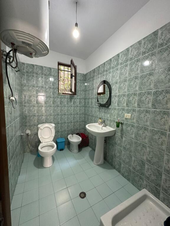 Jepet me qera shtepi  2+1 ne Selite 350