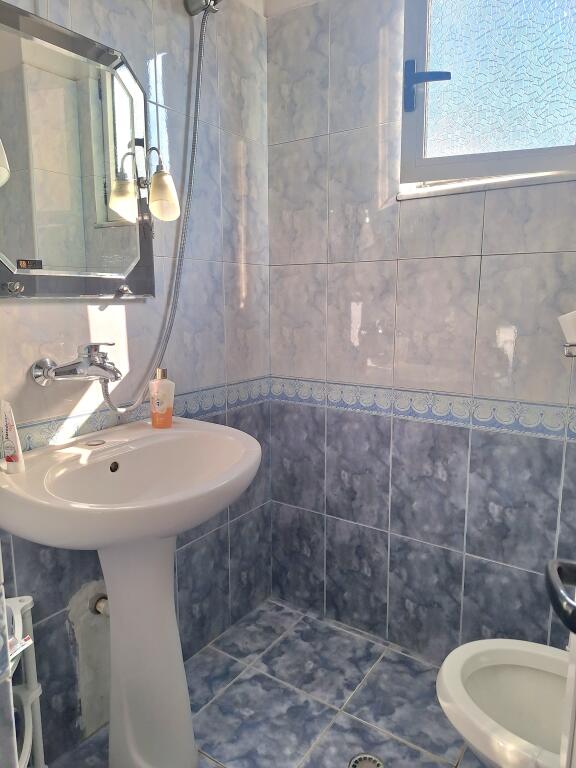 Apartament 3+1+2 per Qira tek Rruga Siri Kodra