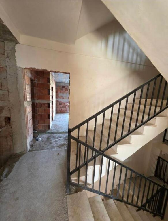 Okazion Shitet apartament 1+1+ballkon Rruga e Dibres 1500$/m2