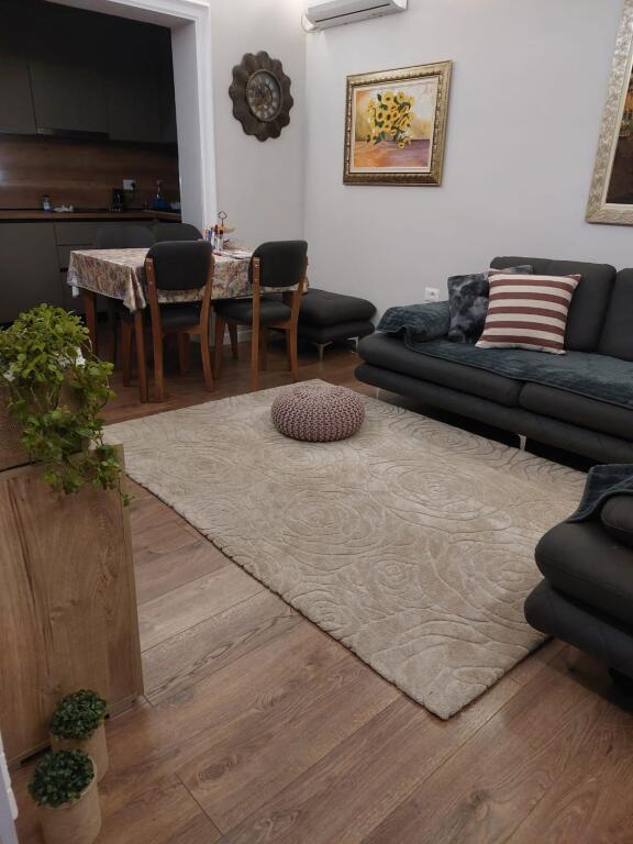 🏠 Jepet me qira apartament 2+1 – Rruga e Bogdaneve, Tiranë