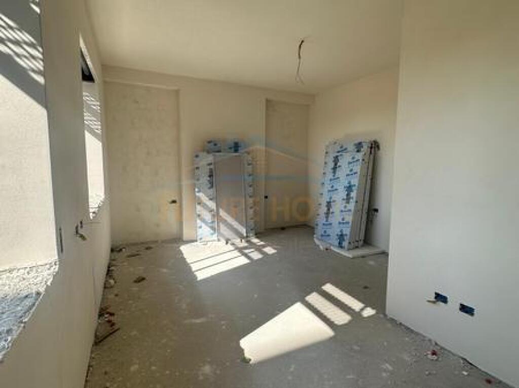 Shitet, Apartament 2+1, Paskuqan, Tiranë