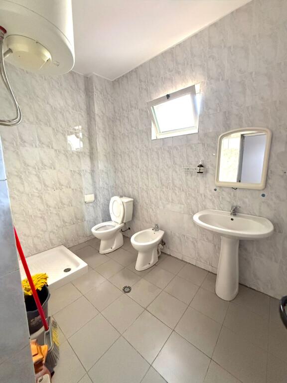 Affittasi appartamento 1+1 – Via Kavajës, Tirana
