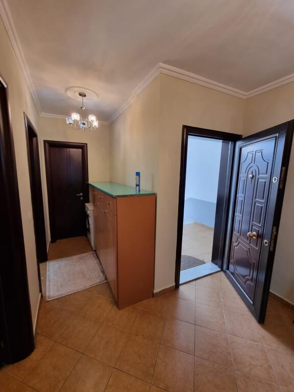 Jepet me qira apartament 2+1 Pallati me shigjeta