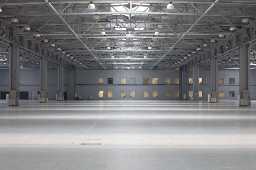 WAREHOUSE FOR RENT 700M² NEAR THE TIRANA-DURRES HIGHWAY