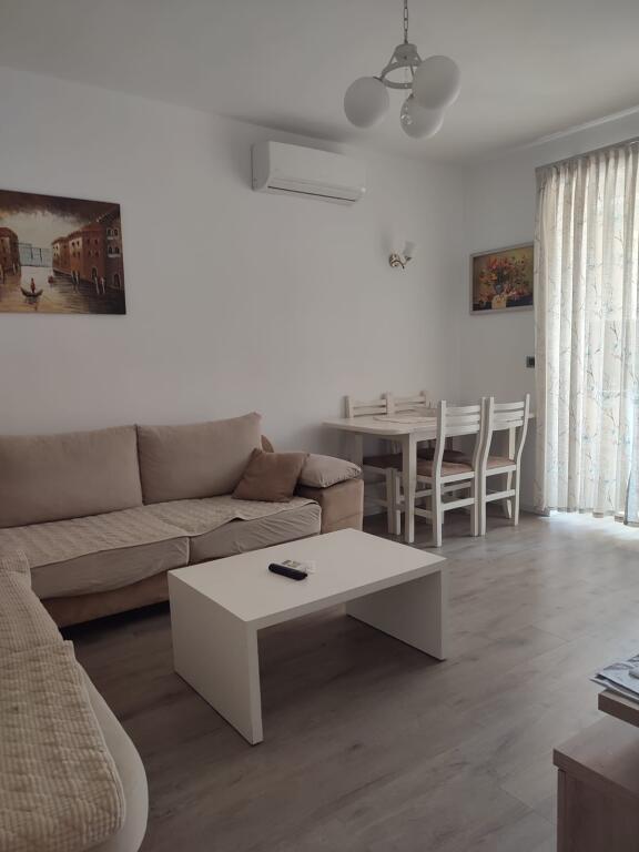 Shitet Apartament