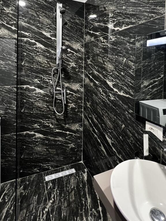 Apartament Modern me qera (direkt nga pronari) – 2+1+Post Parkimi– Rruga Riza Cerova, Tiranë