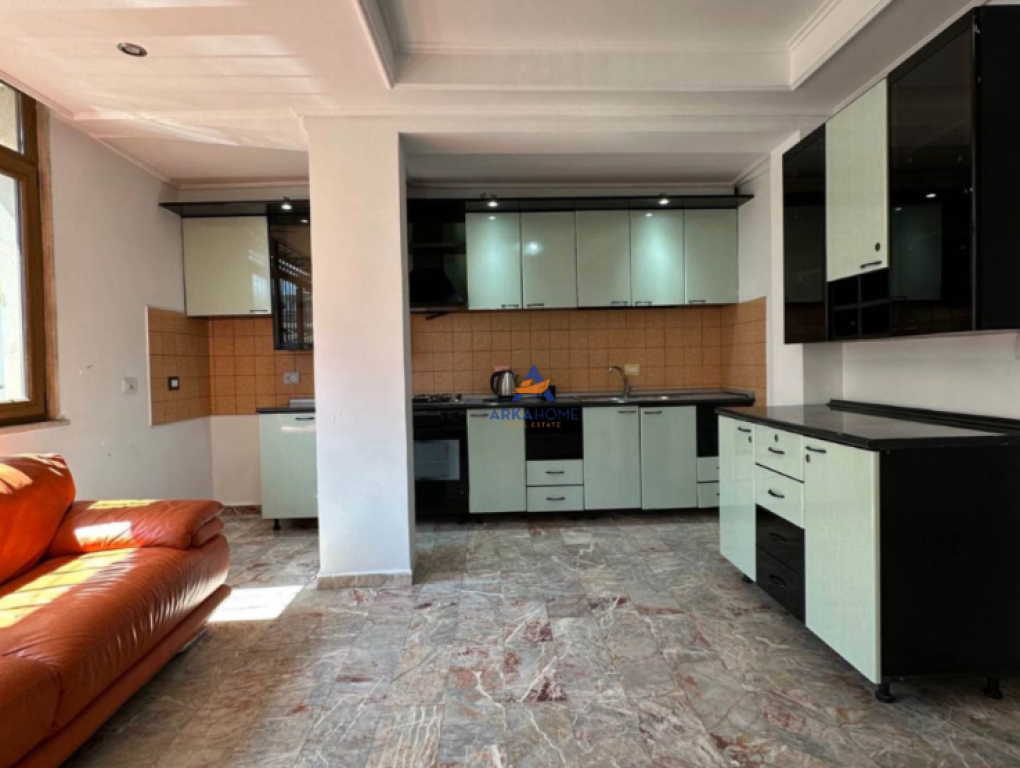 JEPET ME QERA ZYRE 106M2 "SHESHI WILLSON" 1200 EURO (I DISKUTUSHEM).