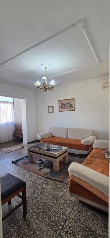 Shitet Apartament 1+1 Pazari i ri