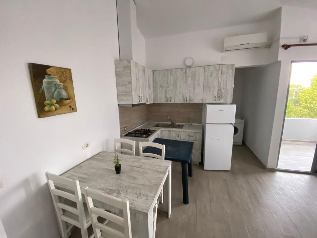 SHITET APARTAMENT 1+1 Mali i Robit