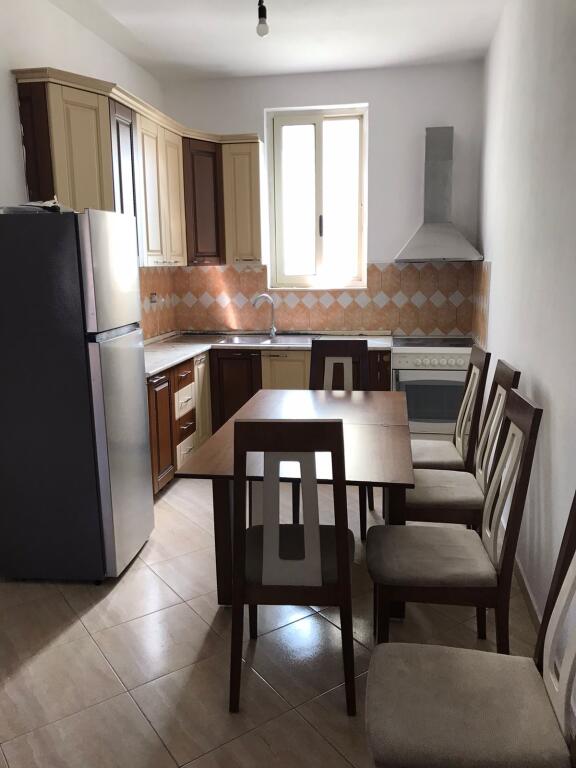 APARTAMENT 3+2 TUALETE+3 BALLKONE. 65000 LEKE.FAKULTETI I MJEKSIS