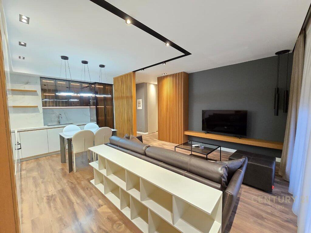 Shitet Apartament Premium 2+1 me Verandë në Qendër të Tiranës!