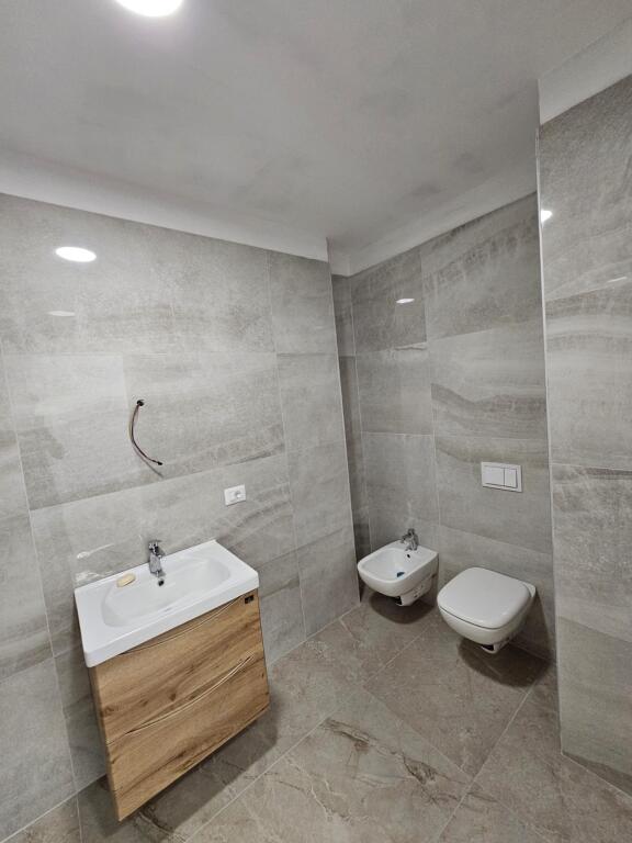 OFFICE FOR RENT 85M2 PARIS COMMUNE 700 EURO