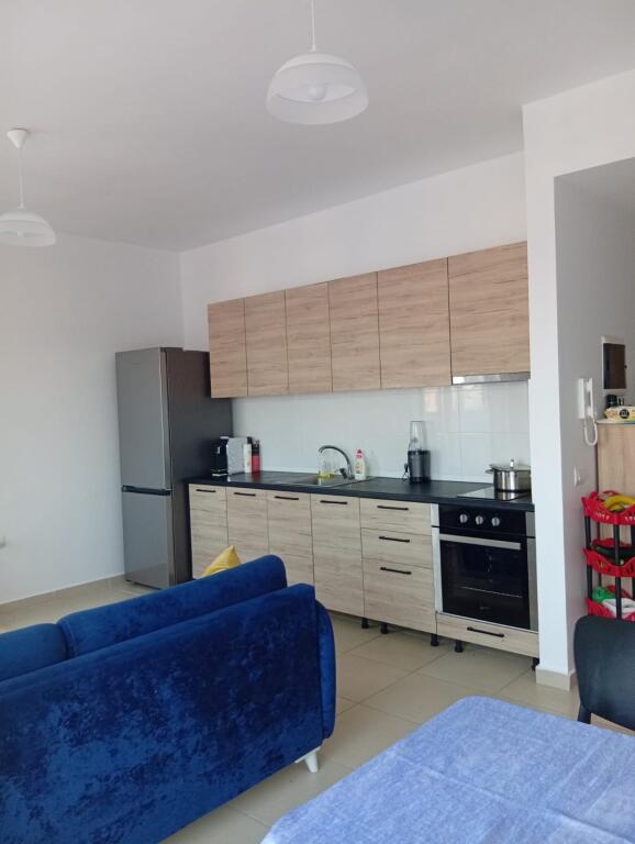 Apartment me qera 2+1+verande Kombinat