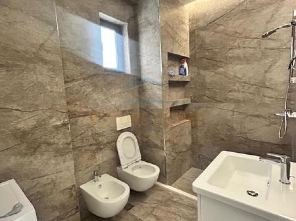 Qera, Apartament 2+1+2+ Post Parkimi, Porcelan, Tirane