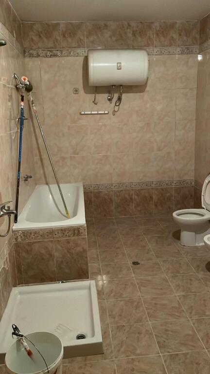 Entrance 3+1 for rent near Mrekullia school, Sadik Petrela street