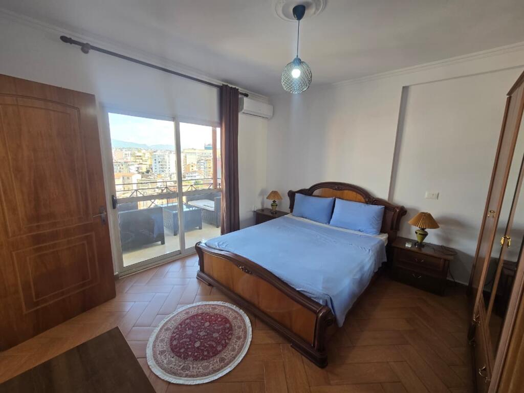 *APARTAMENT 2+1+Verande | ME QIRA | Rruga e Barrikadave*