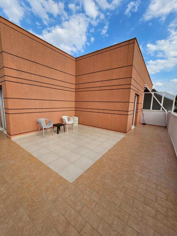 Apartment me qera 2+1+verande Kombinat