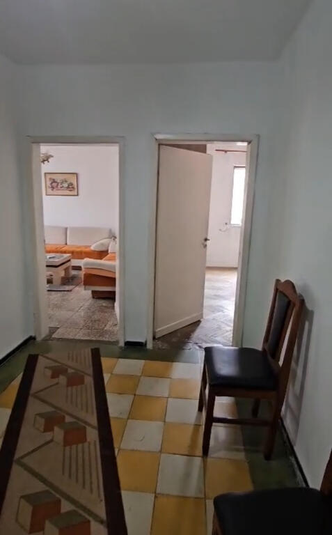 Shitet urgjente apartament 1+1 prane Pazarit te ri